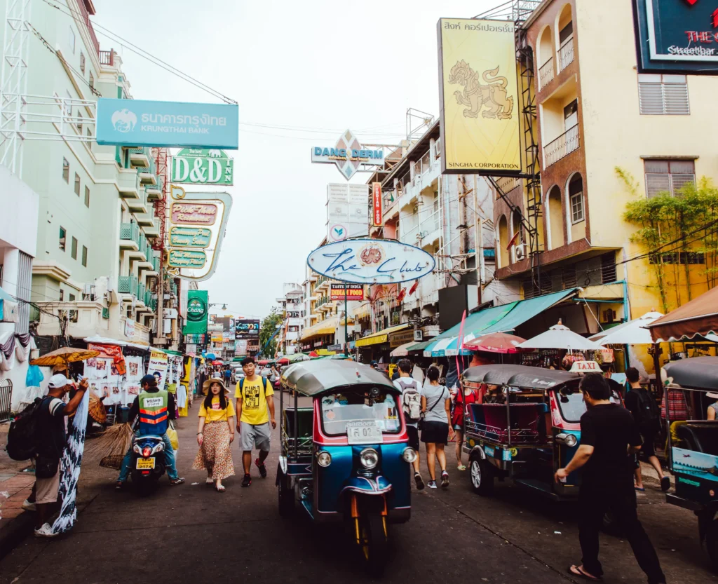 Оживлённая улица Каосан и посещение Бангкока