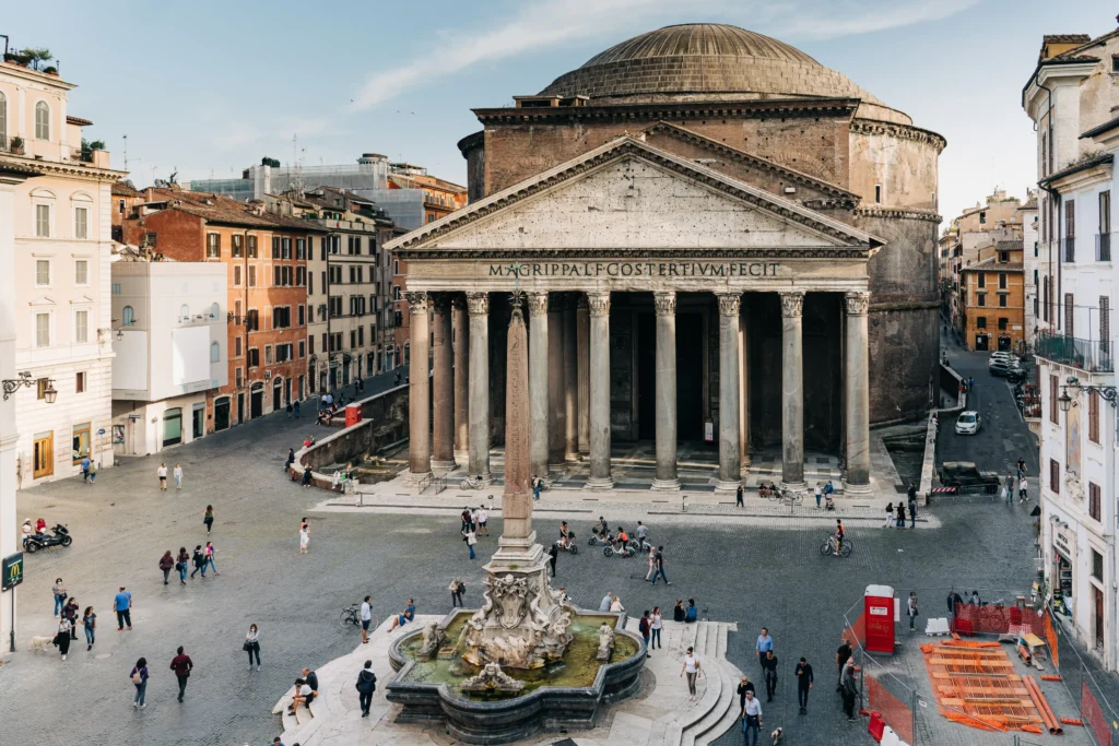 площадь с видом на Пантеон, Рим