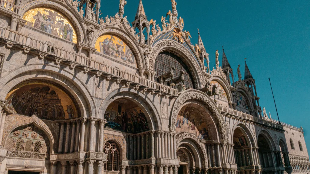 Время для посещения собора Сан-Марко в Венеции, Италия